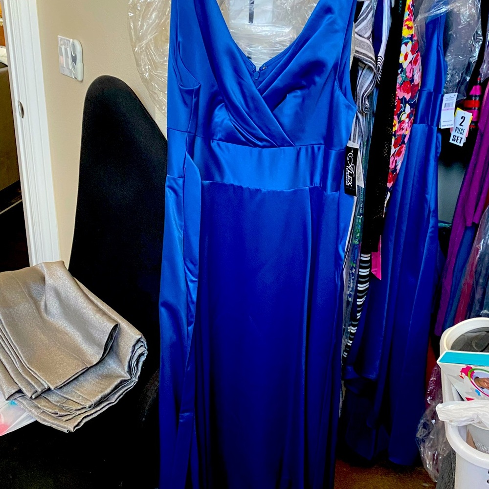 Alex Evening Gown sz 6 petite, royal blue